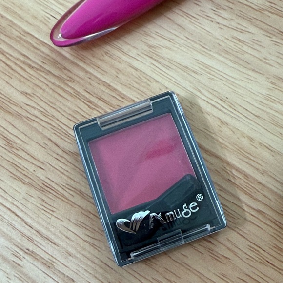 Amuse Lips and eyeshadow bundle - Picture 3 of 4